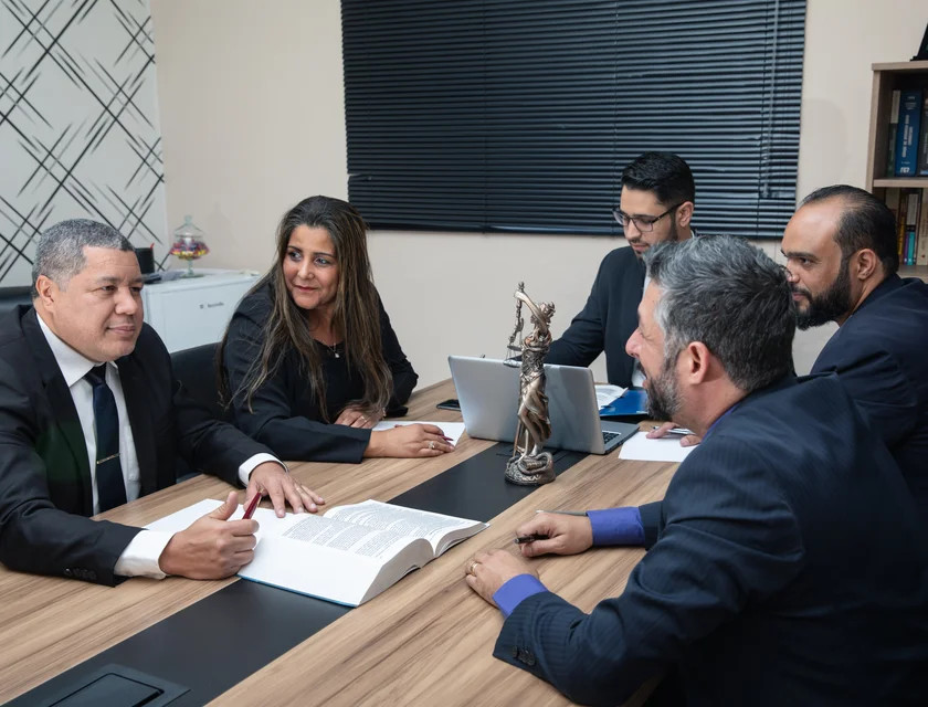 Đại diện làm việc